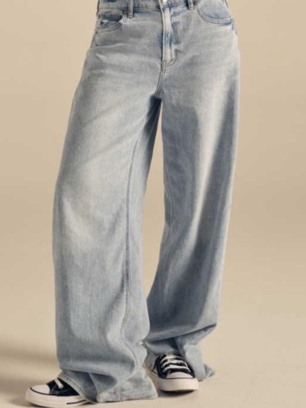 American Eagle Light Wash Women's Baggy Jeans